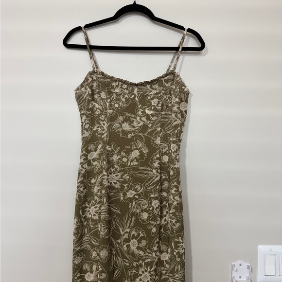 Petal & Pup Ashton Midi Dress Small - Picture 8 of 8